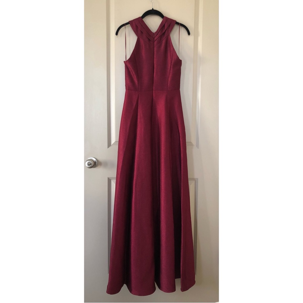 🆕 HALSTON HERITAGE Cross Neck Twill Evening Gown in Cranberry Size 2 - Picture 3 of 6